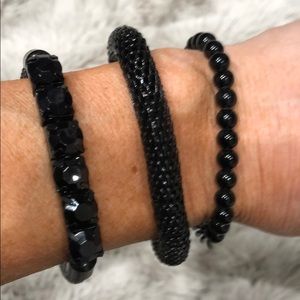 Set of 3 black brackets stretchy